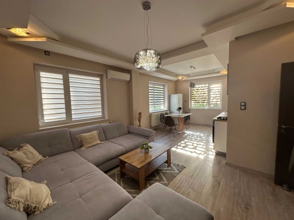 Дава се под наем Тристаен апартамент в Стара Загора, Център - 90 кв.м за 510 € - Снимка #1