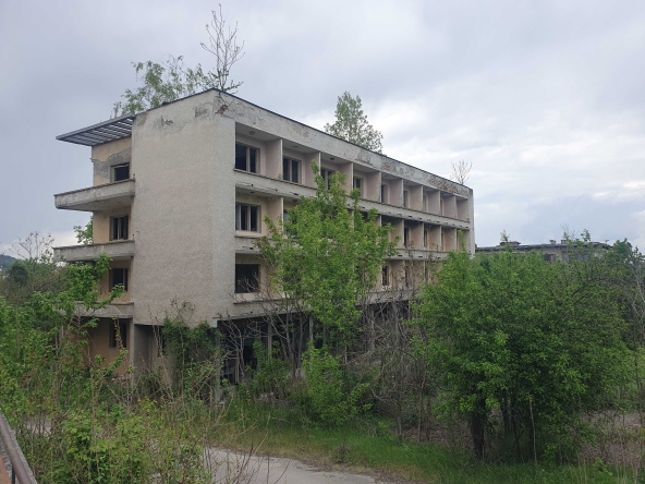 Промишлена сграда в Горна Оряховица - 2070 кв.м за 186 €/кв.м - Снимка #1