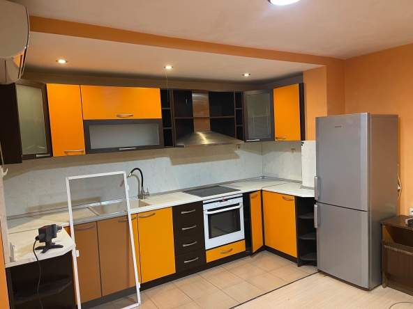 Дава се под наем Двустаен апартамент в Сливен, Даме Груев - 68 кв.м за 229.5 € - Снимка #1