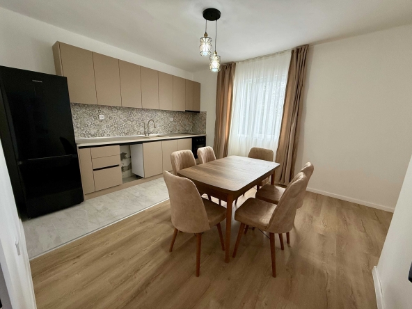 Дава се под наем Тристаен апартамент в Асеновград - 110 кв.м за 510 € - Снимка #1