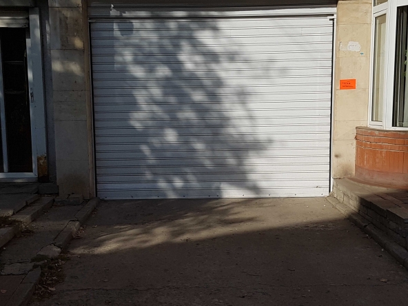 Дава се под наем Гараж / Паркомясто в София, Банишора - 16 кв.м за 100 € - Снимка #1