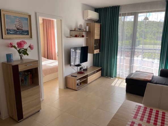 Дава се под наем Двустаен апартамент в Созопол - 50 кв.м за 112.2 € - Снимка #1