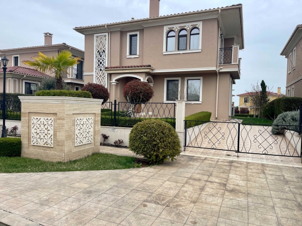 Къща в Поморие - 228 кв.м за 1575 €/кв.м - Снимка #1