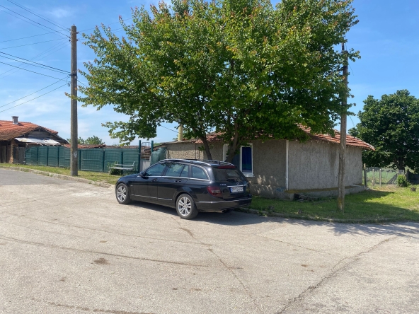 Къща в Кубрат - 1000 кв.м за 21 €/кв.м - Снимка #1