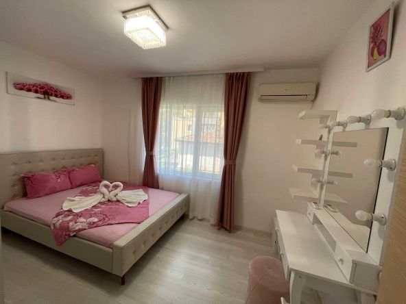 Дава се под наем Тристаен апартамент в Черноморец - 70 кв.м за 76.5 € - Снимка #1