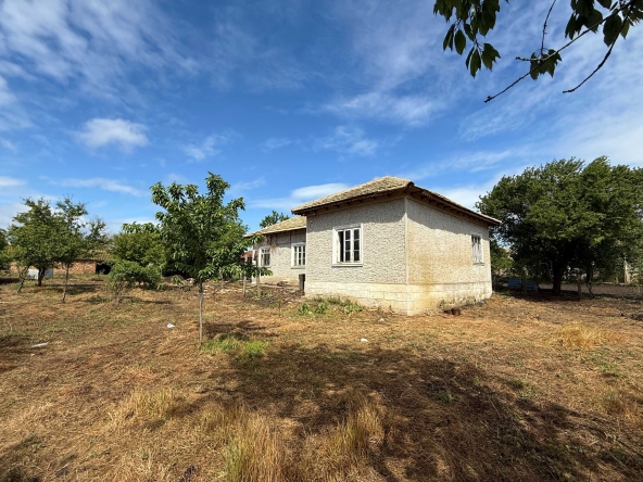 Къща в с. Сираково, Област Добрич - 367 кв.м за 49 €/кв.м - Снимка #1