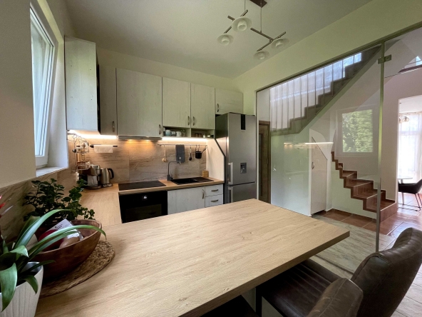 Дава се под наем Къща в Варна, м-т Акчелар - 110 кв.м за 969 € - Снимка #1