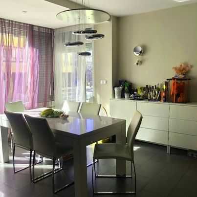 Дава се под наем Тристаен апартамент в София, Надежда 2 - 117 кв.м за 450 € - Снимка #1