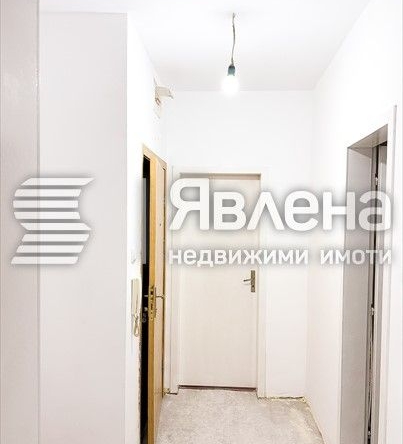 Двустаен апартамент в Бургас, Възраждане - 70 кв.м за 1429 €/кв.м - Снимка #1