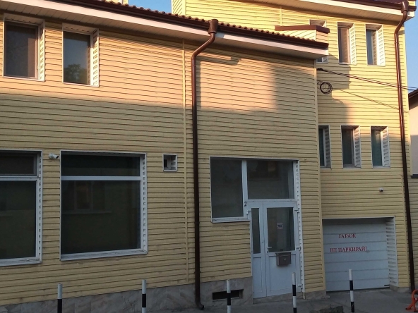 Дава се под наем Магазин в Перник, Пригаров район - 44 кв.м за 300 € - Снимка #1