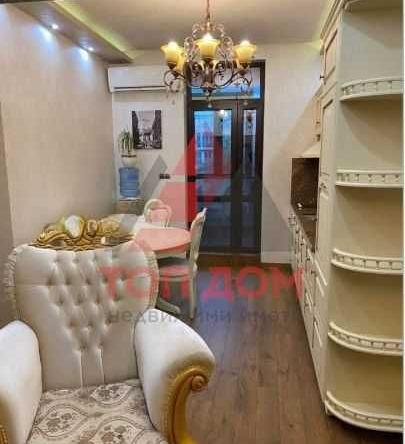 Дава се под наем Тристаен апартамент в Варна, Център - 75 кв.м за 765 € - Снимка #1