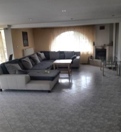 Дава се под наем Къща в с. Бистрица, Област София-град - 265 кв.м за 1494.81 € - Снимка #1