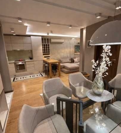 Дава се под наем Тристаен апартамент в София, Изток - 90 кв.м за 1195.95 € - Снимка #1