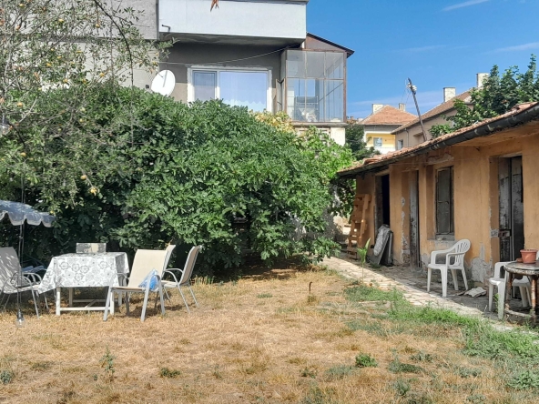 Етаж от къща в Мездра - 134 кв.м за 666 €/кв.м - Снимка #1