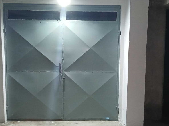 Дава се под наем Гараж / Паркомясто в Велико Търново, Бузлуджа - 18 кв.м за 69.36 € - Снимка #1