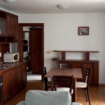 Дава се под наем Тристаен апартамент в Банско - 98 кв.м за 459 € - Снимка #1