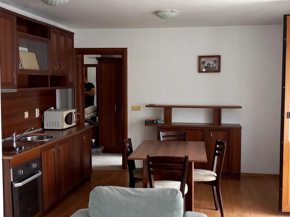 Дава се под наем Тристаен апартамент в Банско - 98 кв.м за 459 € - Снимка #1