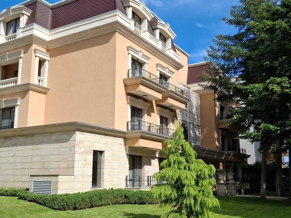 Двустаен апартамент в к.к. Св.Св. Константин и Елена - 70 кв.м за 2786 €/кв.м - Снимка #1