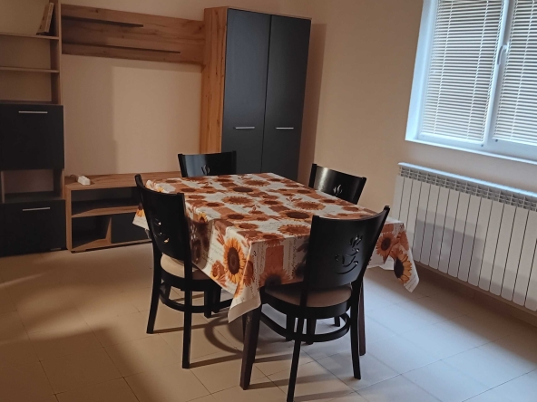 Дава се под наем Тристаен апартамент в Благоевград, Идеален център - 95 кв.м за 357 € - Снимка #1