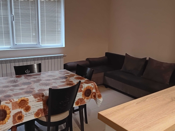 Дава се под наем Тристаен апартамент в Благоевград, Идеален център - 95 кв.м за 306 € - Снимка #1