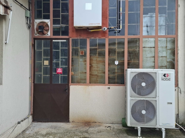 Промишлена сграда в Добрич, Център - 506 кв.м за 242 €/кв.м - Снимка #1