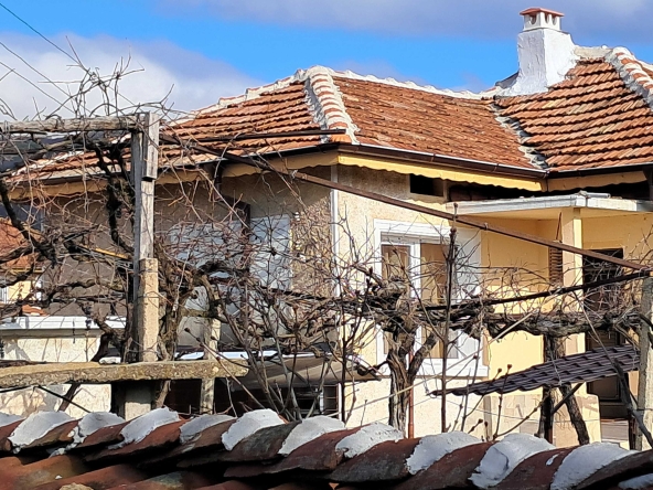 Къща в с. Ветрен, Област Стара Загора - 97 кв.м за 347 €/кв.м - Снимка #1