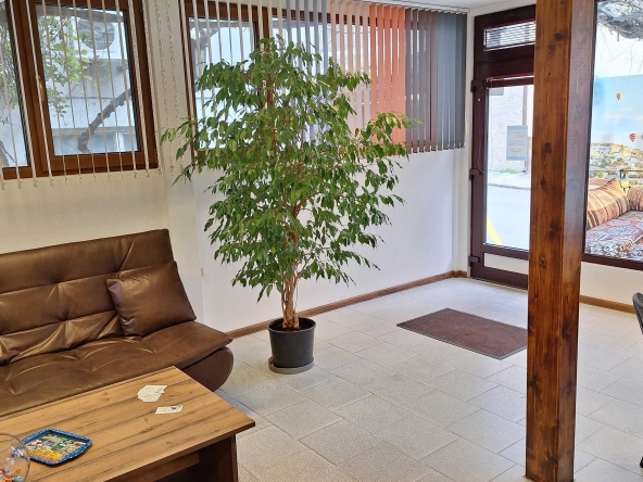 Дава се под наем Офис в Варна, Център - 47 кв.м за 493.68 € - Снимка #1