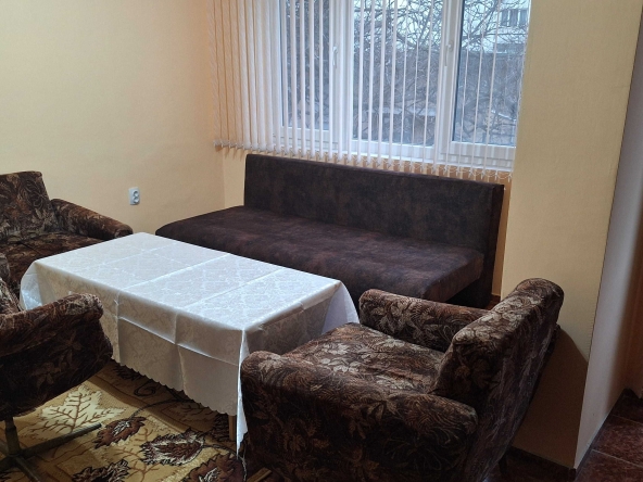 Дава се под наем Тристаен апартамент в Варна, Център - 83 кв.м за 732.87 € - Снимка #1