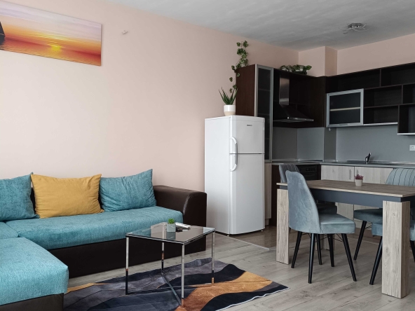 Дава се под наем Тристаен апартамент в Варна, ХЕИ - 125 кв.м за 700 € - Снимка #1