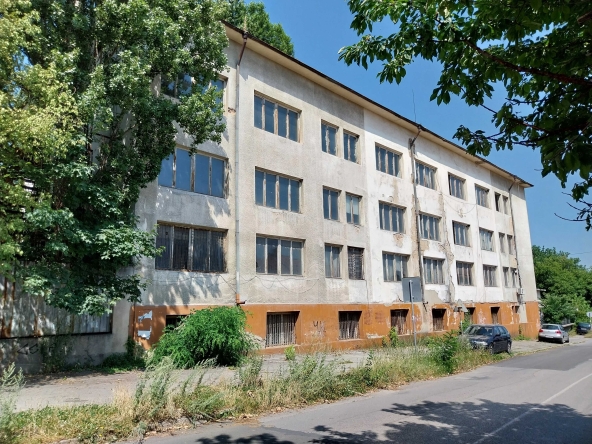Промишлена сграда в Кюстендил, Осогово - 1340 кв.м за 299 €/кв.м - Снимка #1