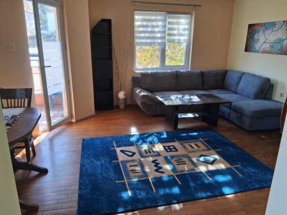 Дава се под наем Двустаен апартамент в Шумен, Център - 70 кв.м за 357 € - Снимка #1