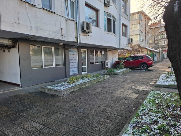 Дава се под наем Магазин в Бургас, Промишлена зона - Лозово - 80 кв.м за 448.8 € - Снимка #1