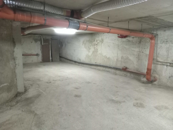 Дава се под наем Гараж / Паркомясто в Варна, Цветен квартал - 20 кв.м за 51 € - Снимка #1