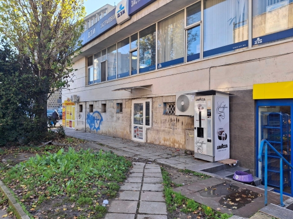 Дава се под наем Магазин в Шумен, Център - 11 кв.м за 127.5 € - Снимка #1