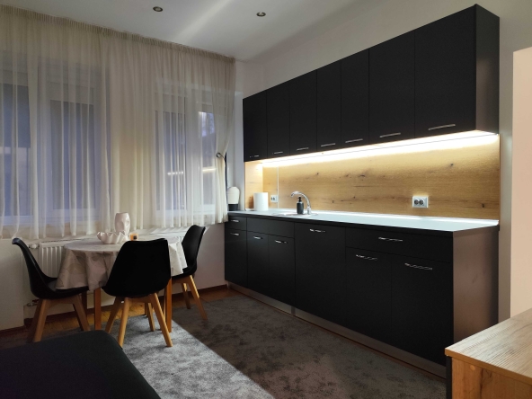 Дава се под наем Тристаен апартамент в Перник, Твърди ливади - 70 кв.м за 448.8 € - Снимка #1