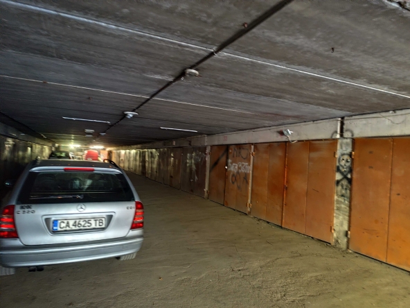 Дава се под наем Гараж / Паркомясто в София, Младост 1 - 18 кв.м за 102 € - Снимка #1