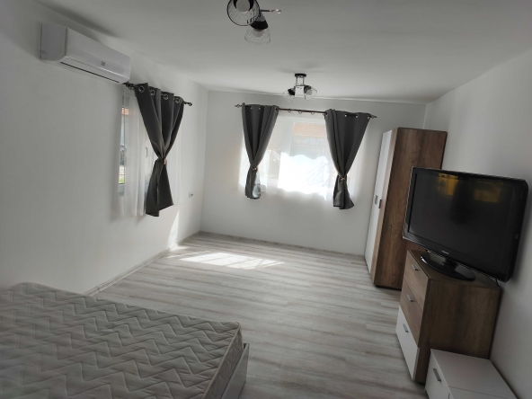 Дава се под наем Двустаен апартамент в Варна, Аспарухово - 40 кв.м за 348.84 € - Снимка #1