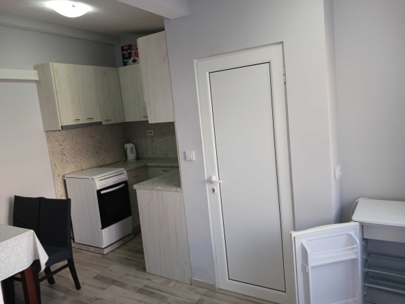 Дава се под наем Многостаен апартамент в Варна, Колхозен пазар - 35 кв.м за 265.2 € - Снимка #1