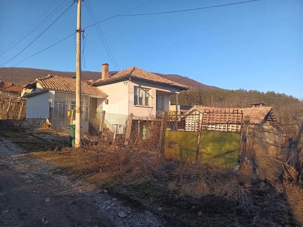 Къща в с. Хирево, Област Габрово - 90 кв.м за 227 €/кв.м - Снимка #1