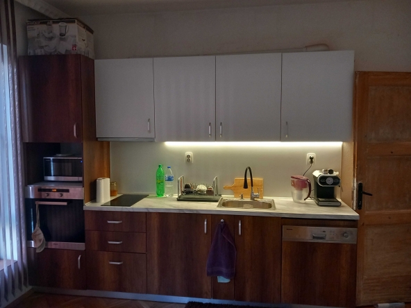 Дава се под наем Тристаен апартамент в Стамболийски - 90 кв.м за 408 € - Снимка #1