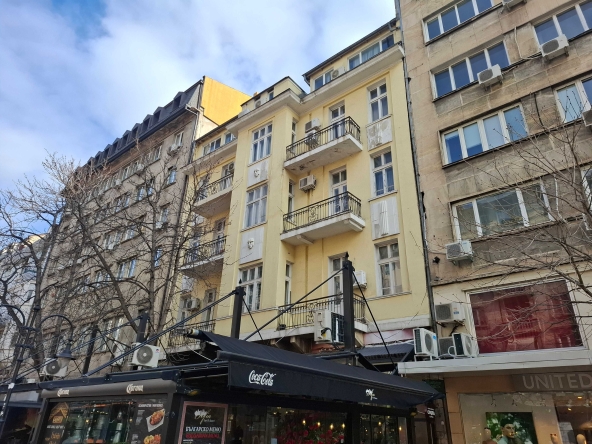 Дава се под наем Офис в София, Център - 850 кв.м за 8500 € - Снимка #1