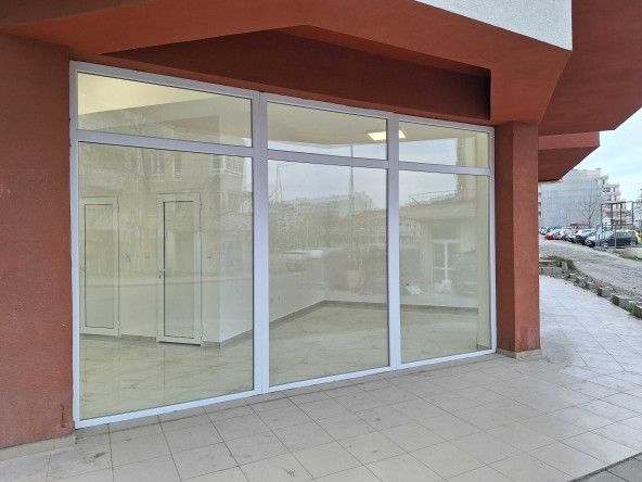 Дава се под наем Магазин в Бургас, Меден рудник - зона В - 40 кв.м за 255 € - Снимка #1
