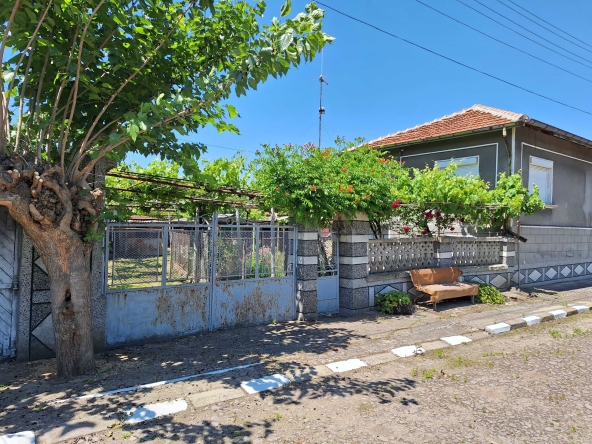 Къща в с. Навъсен, Област Хасково - 120 кв.м за 179 €/кв.м - Снимка #1