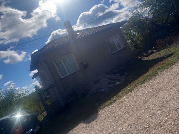 Къща в с. Ясеновец, Област Разград - 3 кв.м за 11050 €/кв.м - Снимка #1