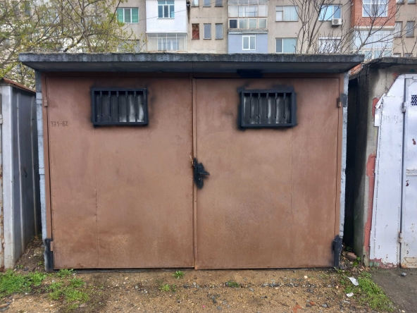 Гараж / Паркомясто в Казанлък - 18 кв.м за 51 €/кв.м - Снимка #1