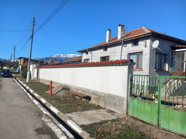 Къща в с. Горно Сахране, Област Стара Загора - 120 кв.м за 863 €/кв.м - Снимка #1