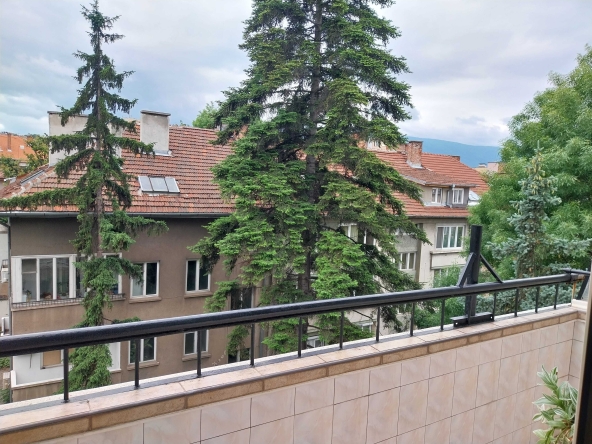 Дава се под наем Тристаен апартамент в София, Лозенец - 100 кв.м за 750 € - Снимка #1