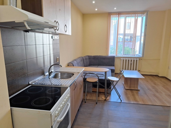 Дава се под наем Двустаен апартамент в Перник, Красно село - 49 кв.м за 295.8 € - Снимка #1