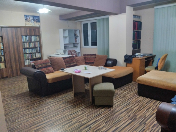 Четиристаен апартамент в Пазарджик, Идеален център - 132 кв.м за 657 €/кв.м - Снимка #1