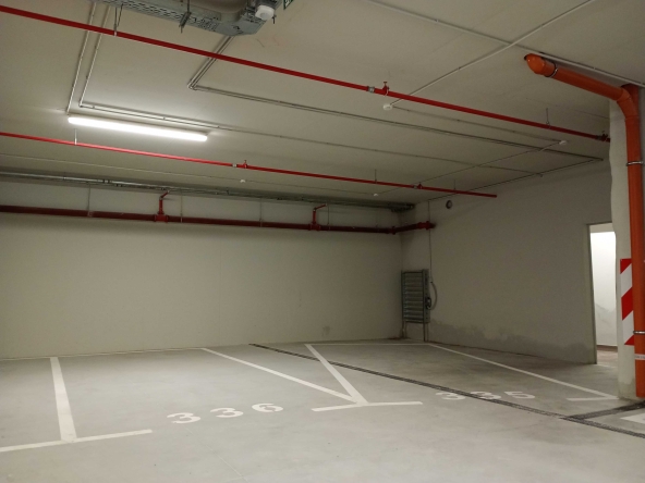 Дава се под наем Гараж / Паркомясто в София, Дружба 2 - 40 кв.м за 76.5 € - Снимка #1